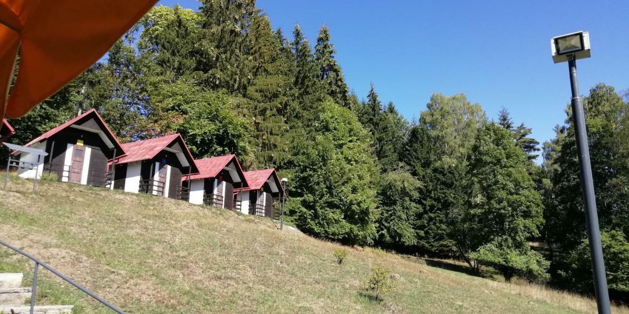 Отель Olivin Kytlice Hiker Huts Экстерьер фото