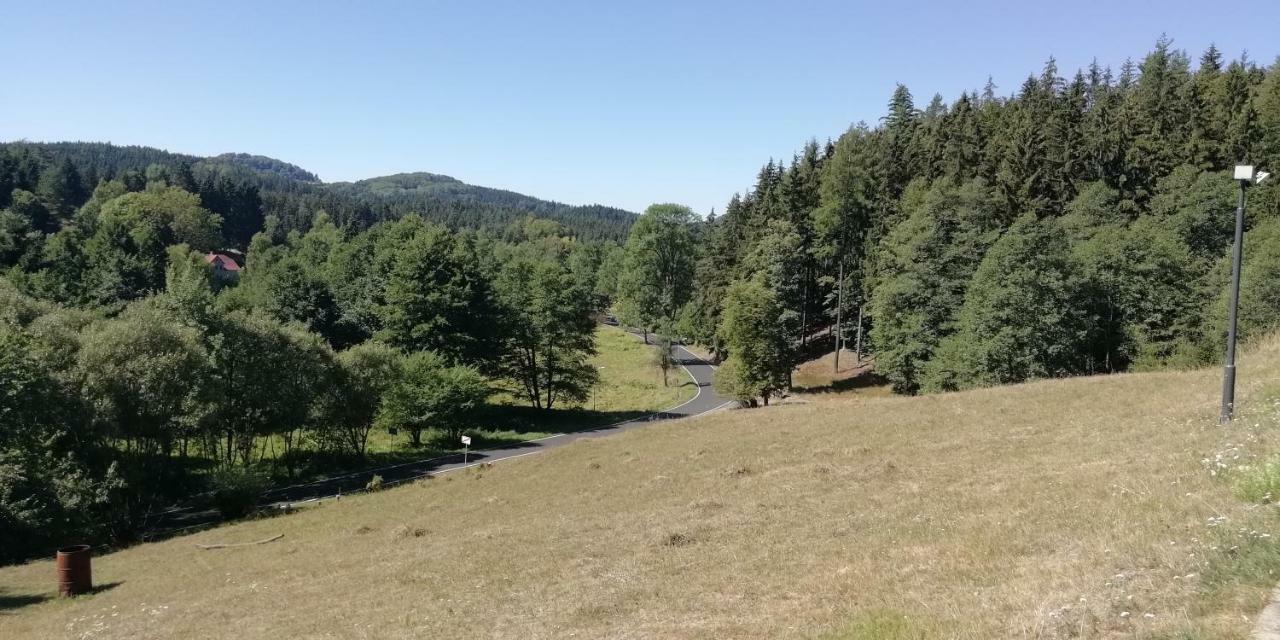 Отель Olivin Kytlice Hiker Huts Экстерьер фото