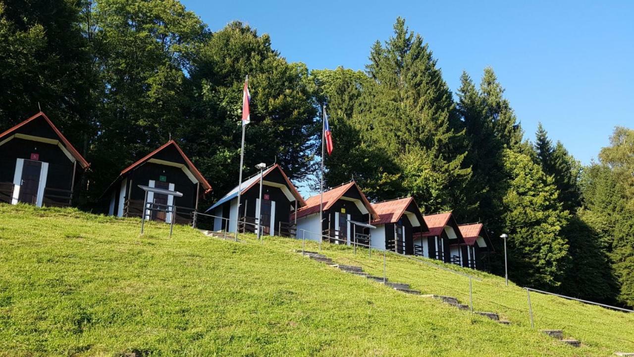 Отель Olivin Kytlice Hiker Huts Экстерьер фото